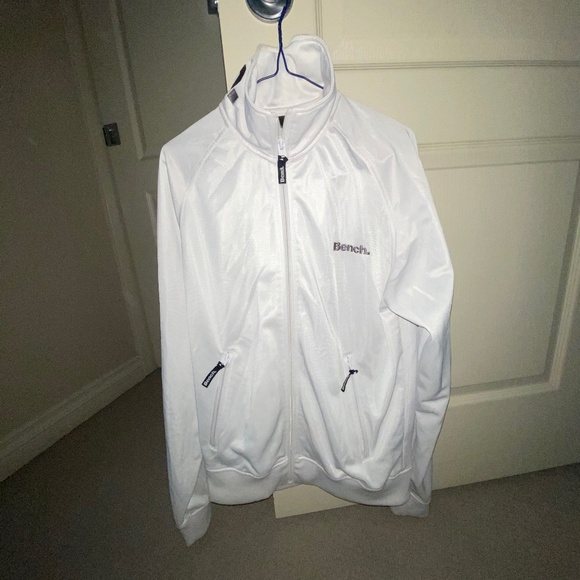 White bench shirt - Picture 1 of 2